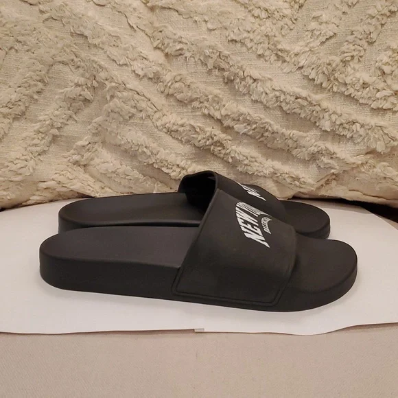 BALENCIAGA Cities New York Logo Slides - Picture 6 of 14